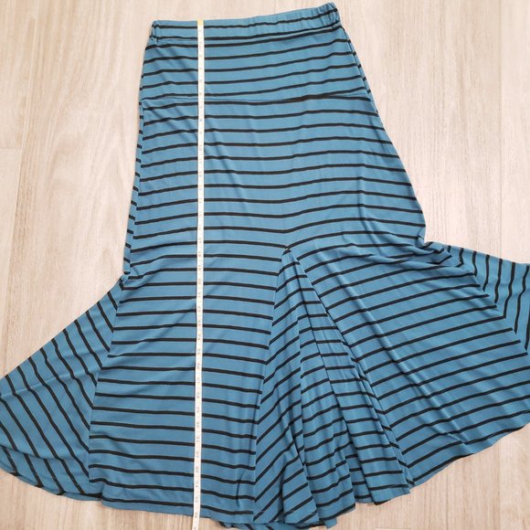Women's Stretchy Striped Teal Mermaid Hem Maxi Skirt - Picture 3 of 4